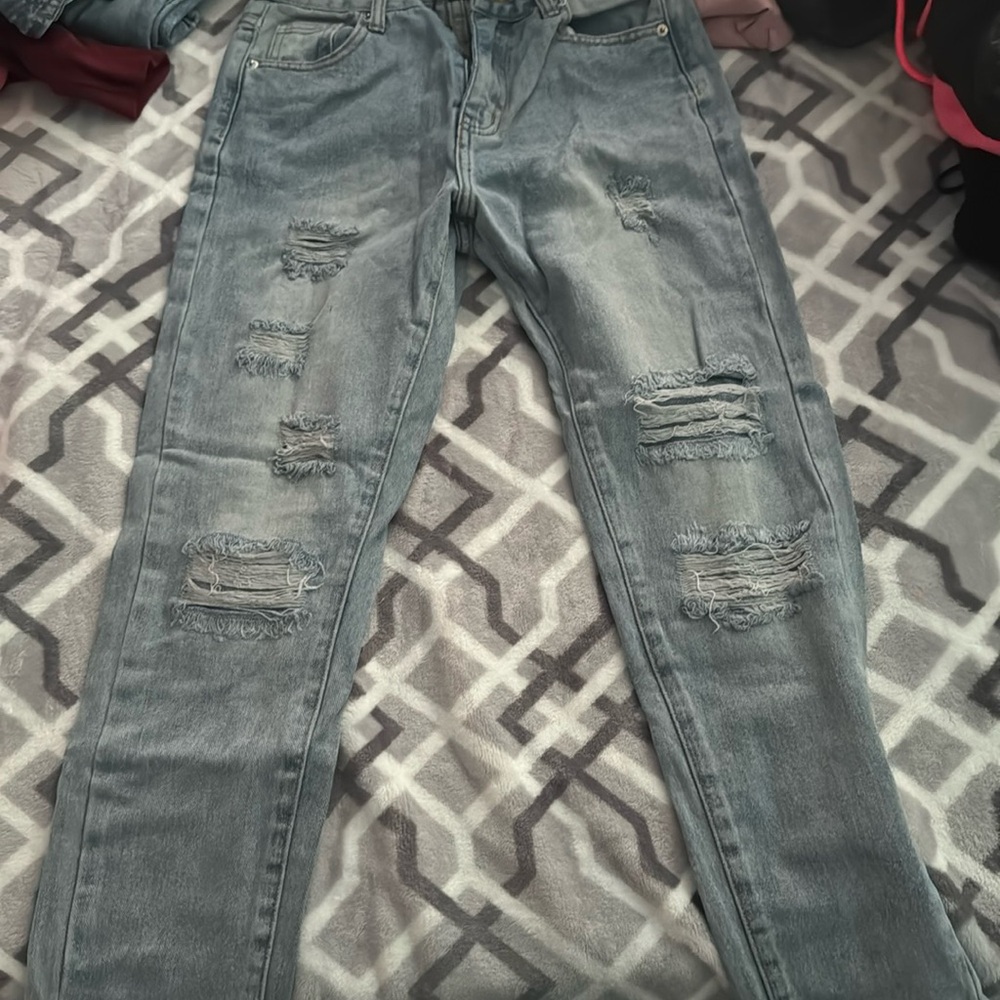 Petite light wash ripped mom jeans